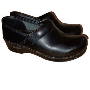DANSKO Black Leather Mules Clogs Size 8.5 /9 EU 39